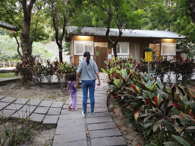 大崗山生態園區公廁