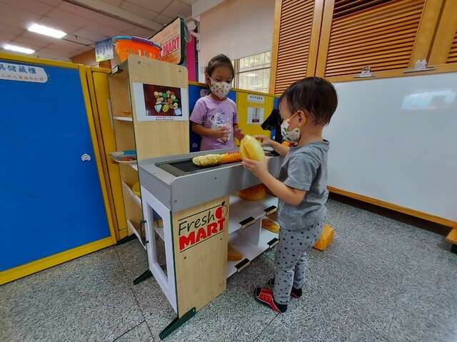 屏東和平公園室內遊戲區