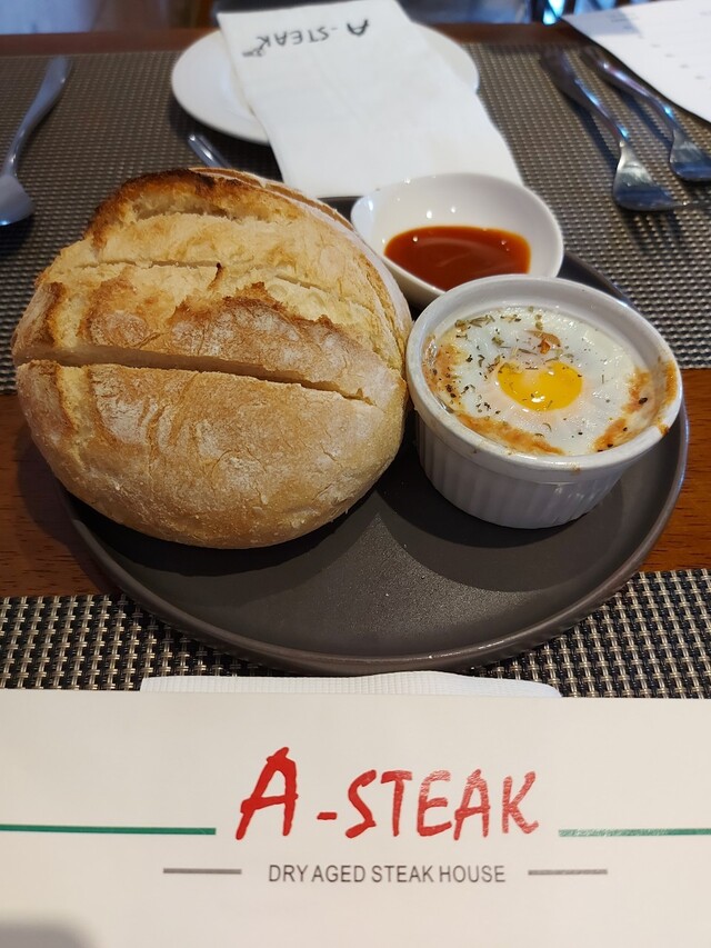 A-STEAK牛排餐酒館餐前麵包